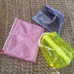 NWT GLOSSIER MAKEUP BAG , MAKEUP TRAVEL BAGS